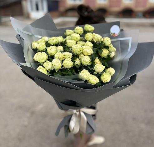 Букет Белые кустовые розы Солинеро в Светлом Ставропольского края
