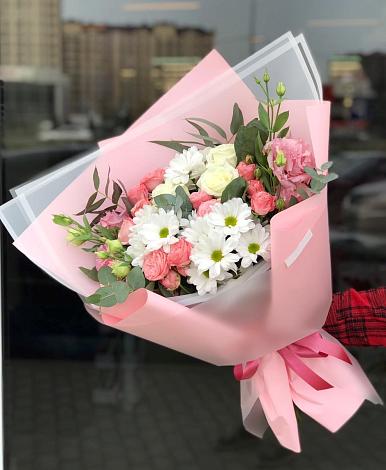 Букет цветов из: Розы, Лизиантусы и Хризантемы в Светлом Ставропольского края